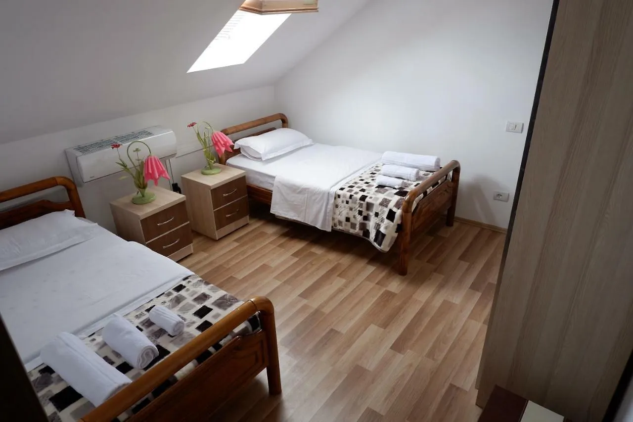 Hotel Kings Apartments Bajram Curri